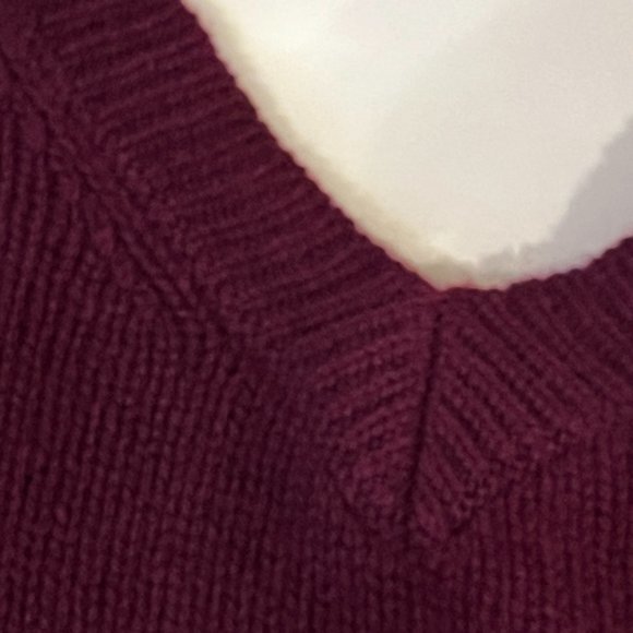Calypso 100% Cashmere Plum V-Neck Sweater / Size Medium / NWT (Ret: $295) - Picture 6 of 16